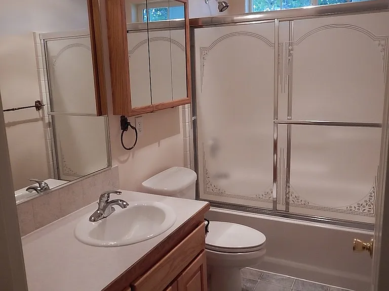 715 NE Fieldstone Ct — Photo 8