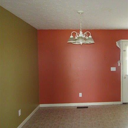 5th image of 829 Thorn Trace Dr