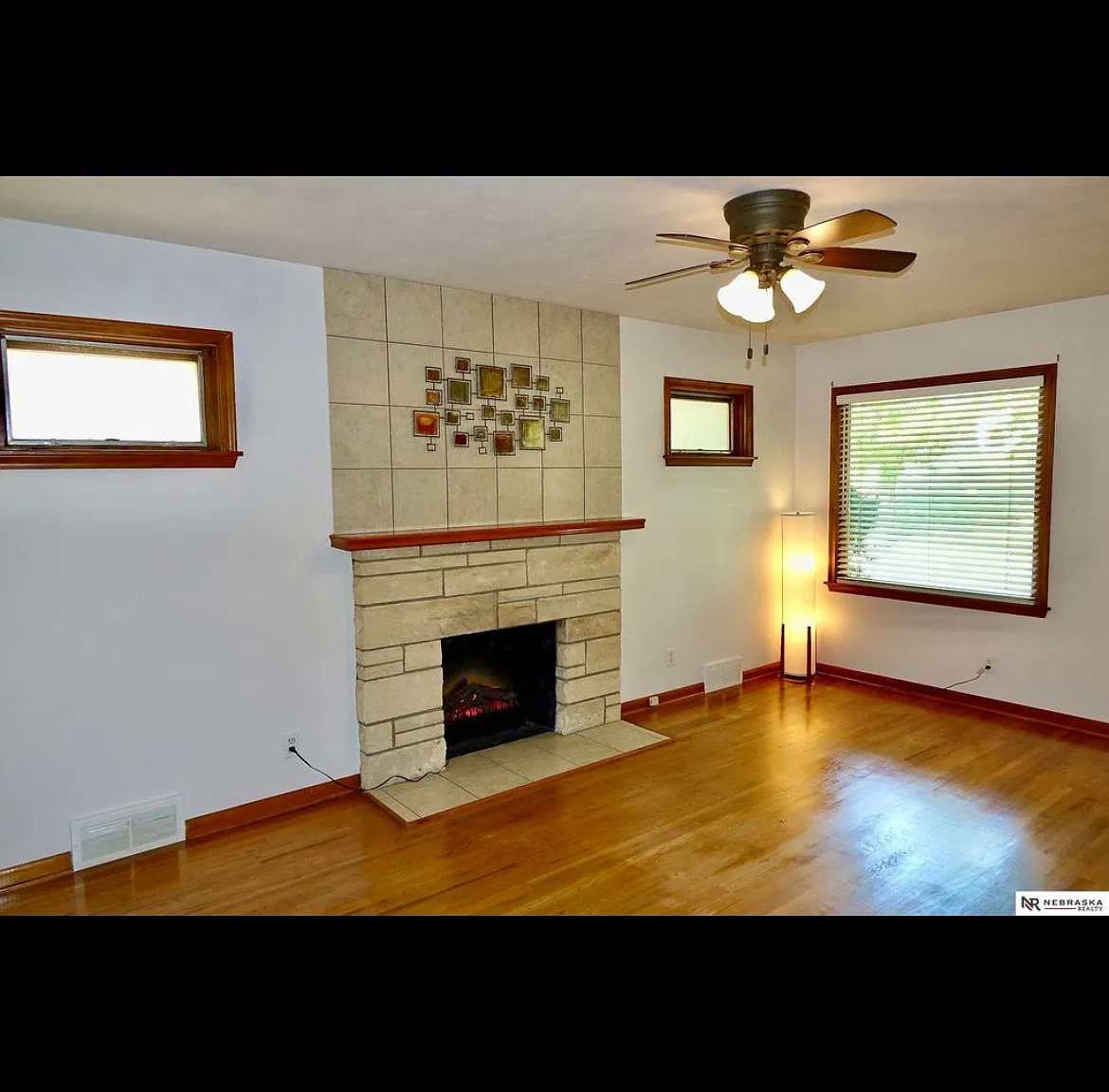 2 bed, 1.5 bath, 1237 sqft, $1,600 — Photo 4