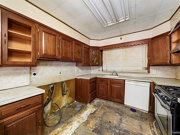 5th image of 150 Park Hill Avenue