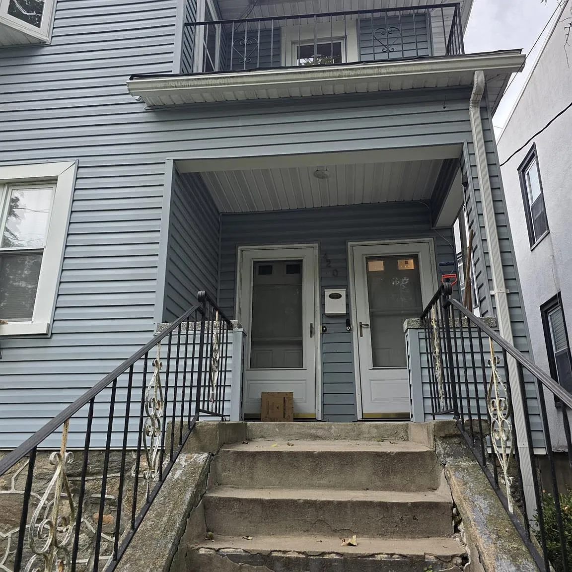 3 bed, 1.0 bath, 1100 sqft, $3,300 — Photo 2