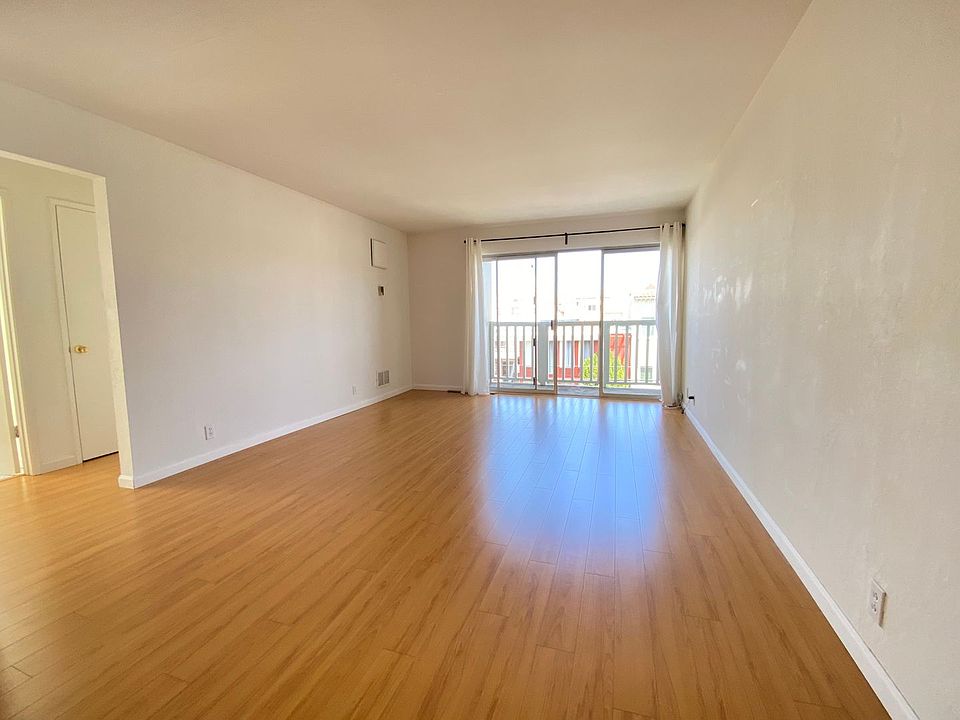 1st image of 371 22nd Ave #4
