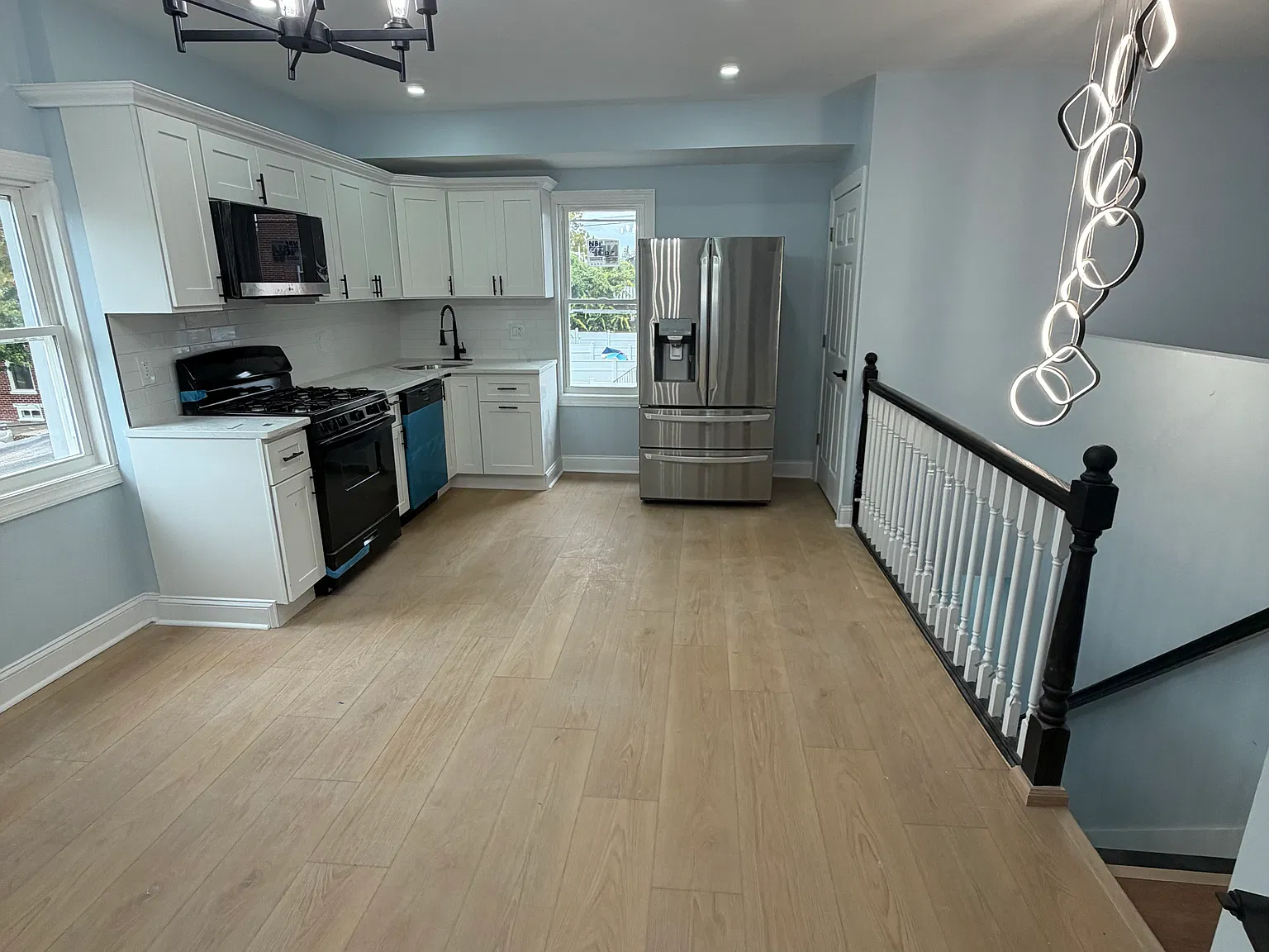 3 bed, 1.5 bath, $1,999 — Photo 2