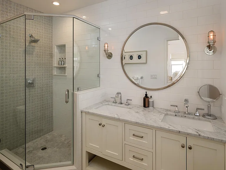 2325 Montrose Ave #C — Photo 8