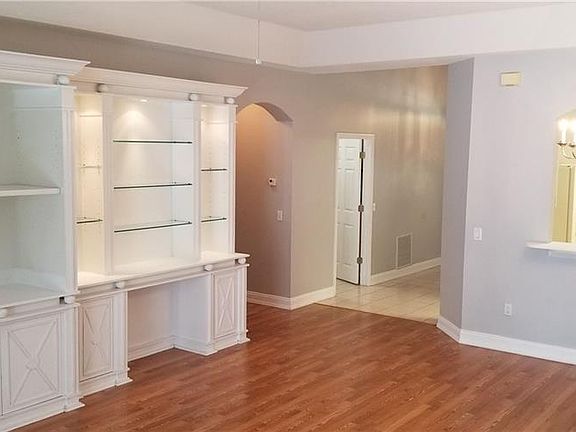 4th image of 8428 Fenwick Ave