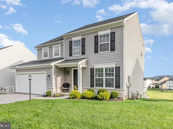 584 Smoke House Dr, Mechanicsburg, PA 17055