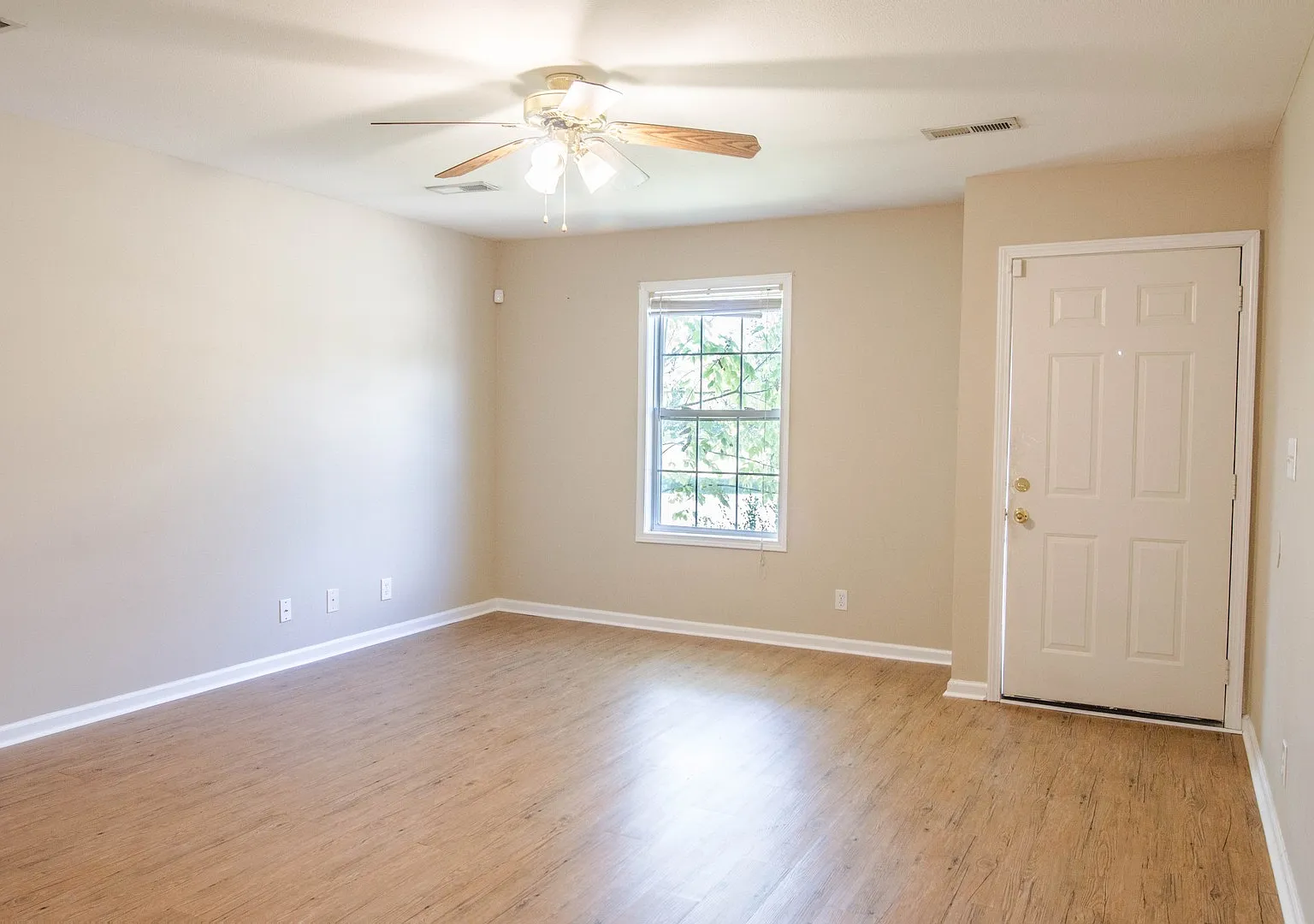 293 Executive Avenue — Photo 2