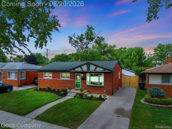 21605 Barton St, Saint Clair Shores, MI 48081