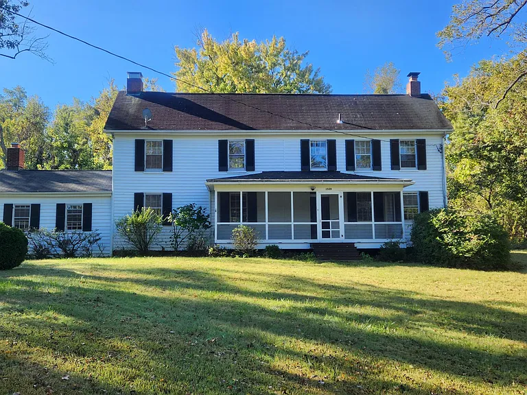 1520 Ridout Ln — Photo 44