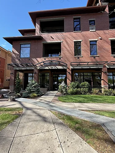 210 W Magnolia St Photo 1