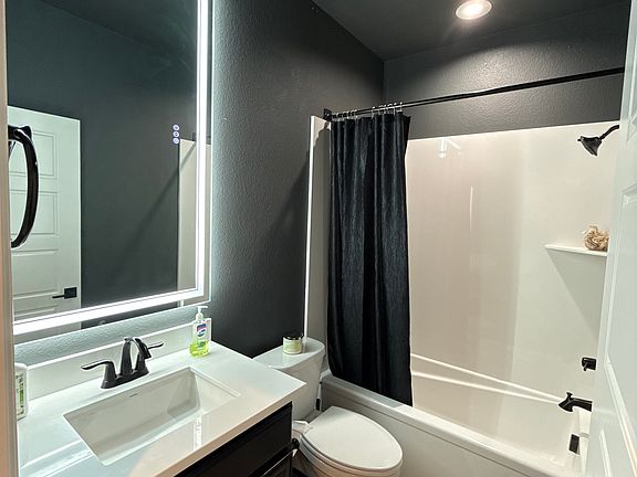4th image of 4008 Mackerricher Way