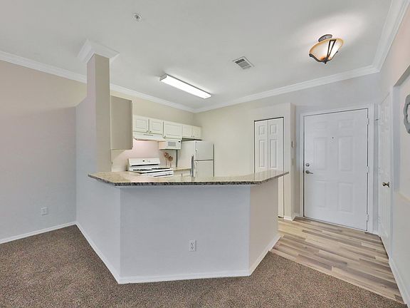 4th image of 13810 SUTTON PARK Drive #425