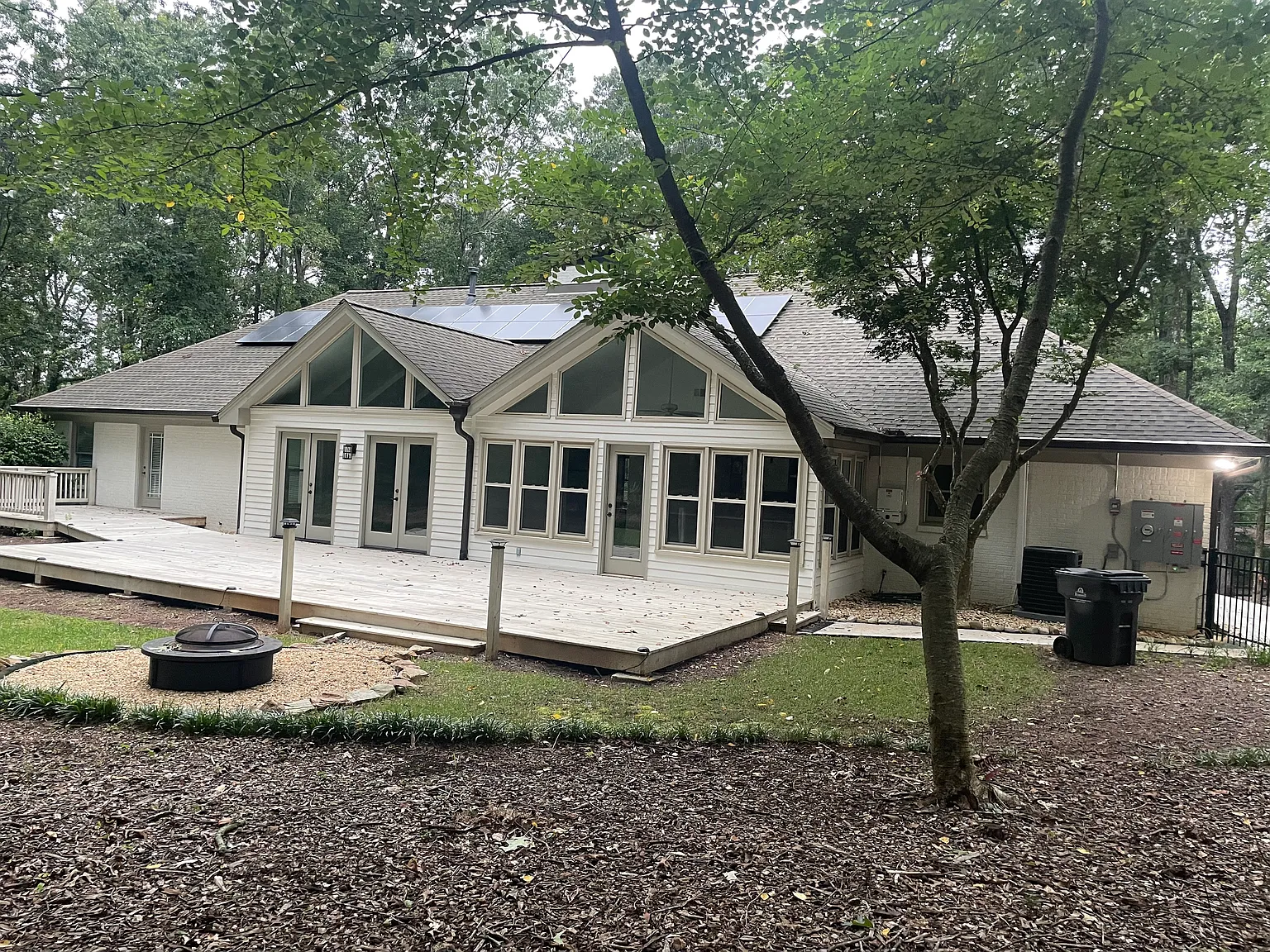 4 bed, 4.5 bath, 5000 sqft, $5,600 — Photo 2