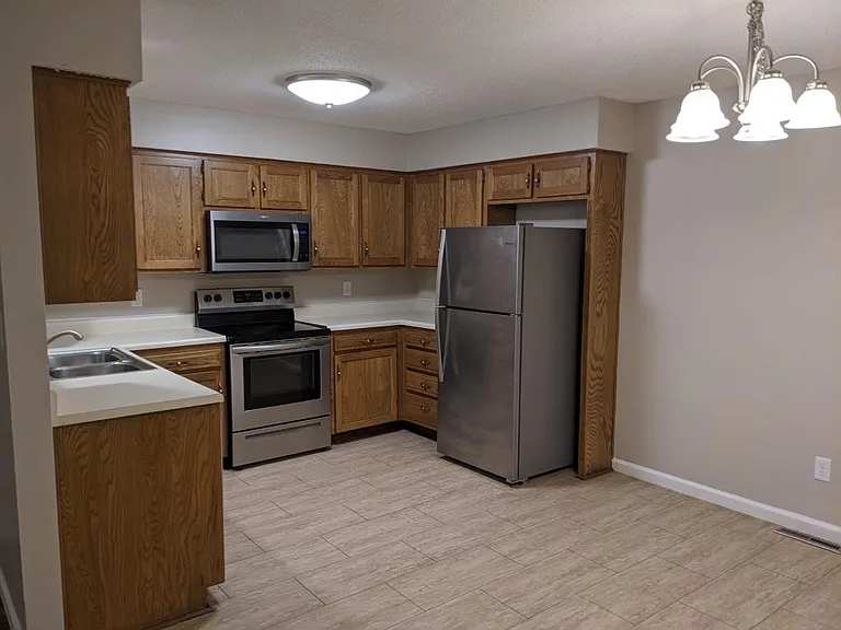 528 E Redwood St — Photo 6
