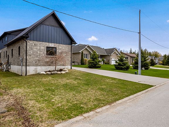 2nd image of 107 Ottawa Ave