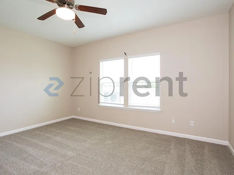 2116 Amberly Dr — Photo 20