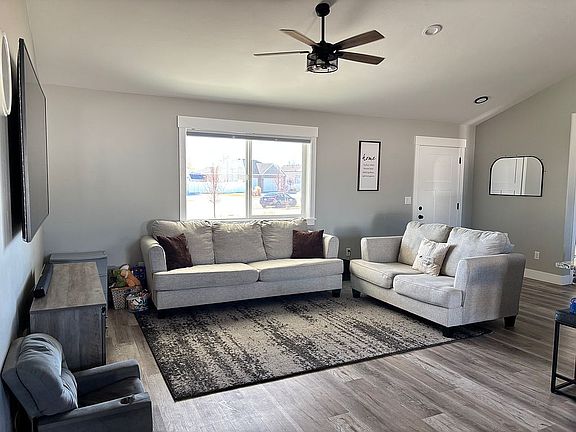 4th image of 4413 E Poppy Ln