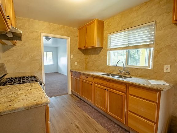 3rd image of 7966 Macarthur Blvd #B