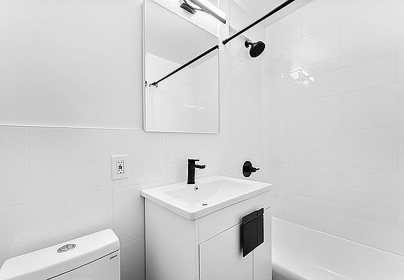 5th image of 7 E 14th St APT 922