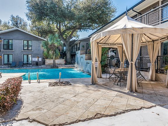4th image of 10207 Regal Oaks Dr