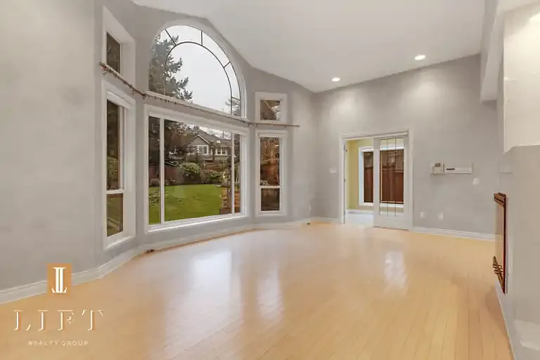 5 bed, 4.5 bath, 4084 sqft, $4,700 — Photo 3