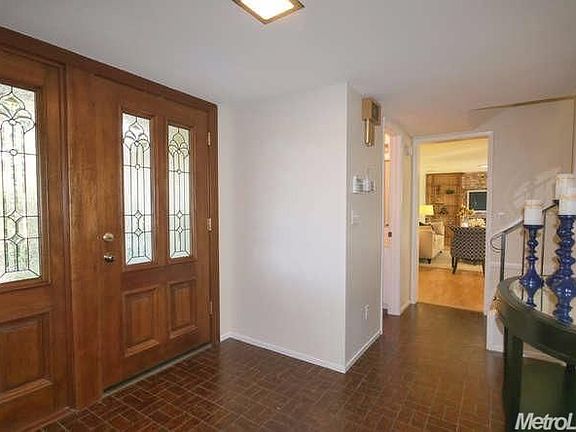 3rd image of 4746 Lake Dr