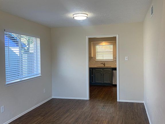 Dining room between living room and kitchen.