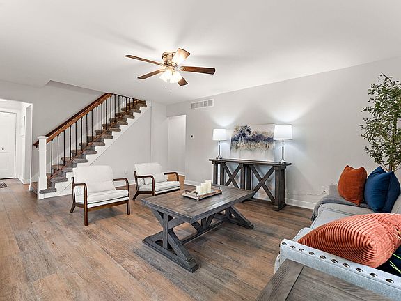 5th image of 1057 Woodland Ct