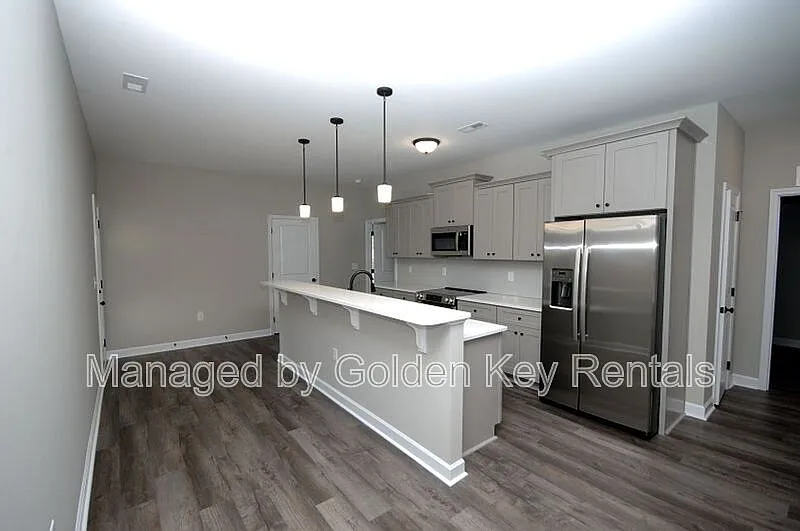 3 bed, 2.0 bath, $1,650 — Photo 3