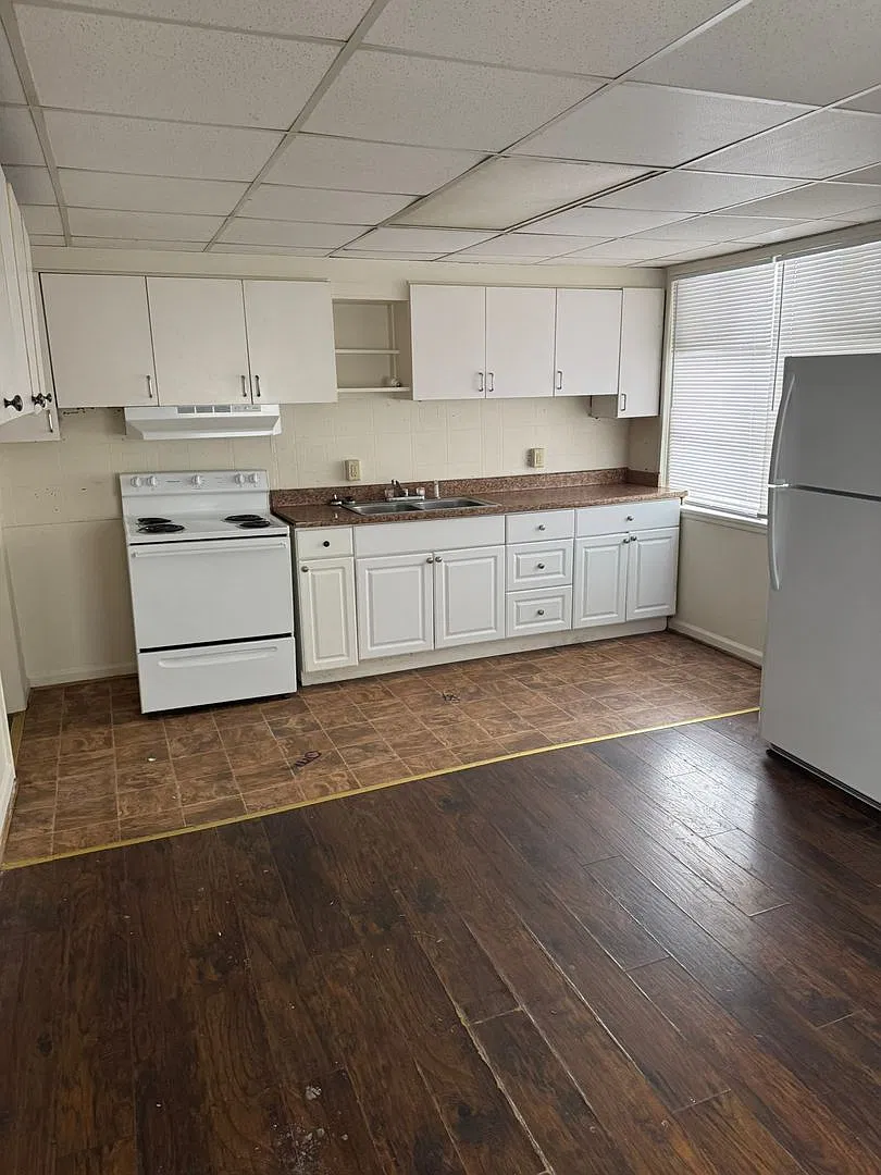 4 bedroom, 1.5 bath, 2 story single family house — Photo 1