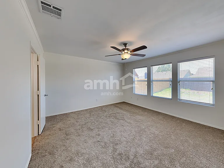 9921 Thomas Jefferson Dr — Photo 10