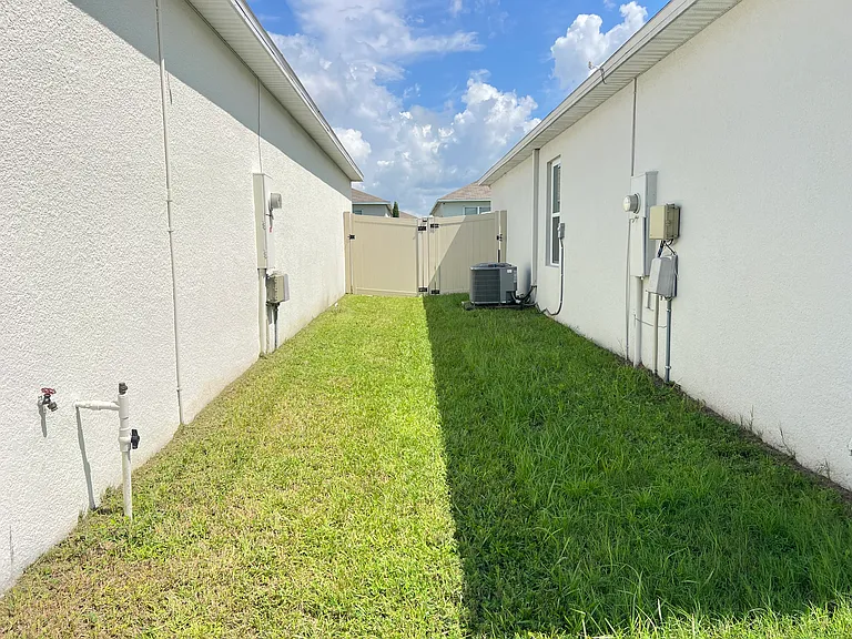 187 Emanuelle Dr — Photo 8