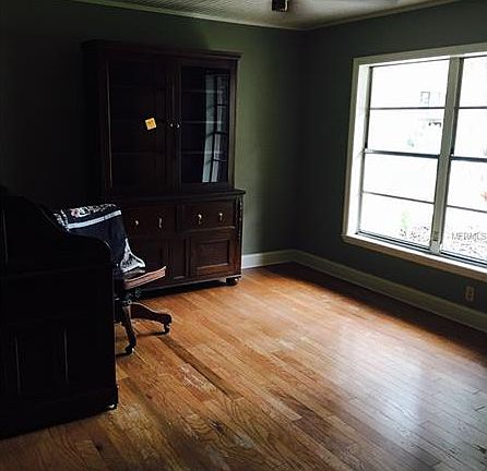 3rd image of 842 Town Cir #842