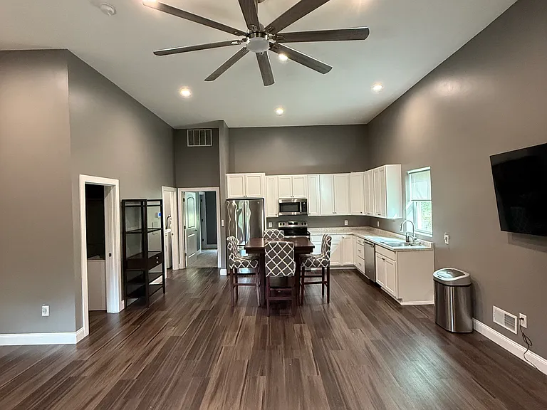7260 Noblestown Rd #A — Photo 8