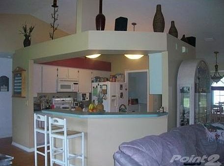 Breakfast Bar overlooks Great Room!