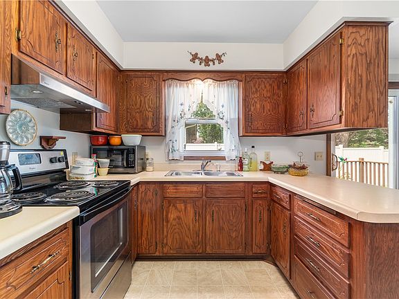 3rd image of 2904 Bobbie Street