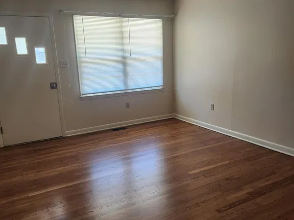 104 Valley View Dr, Warner Robins, GA 31088