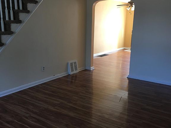 5th image of 7302 Malvern Ave