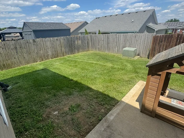 111 Castanet Ct — Photo 17