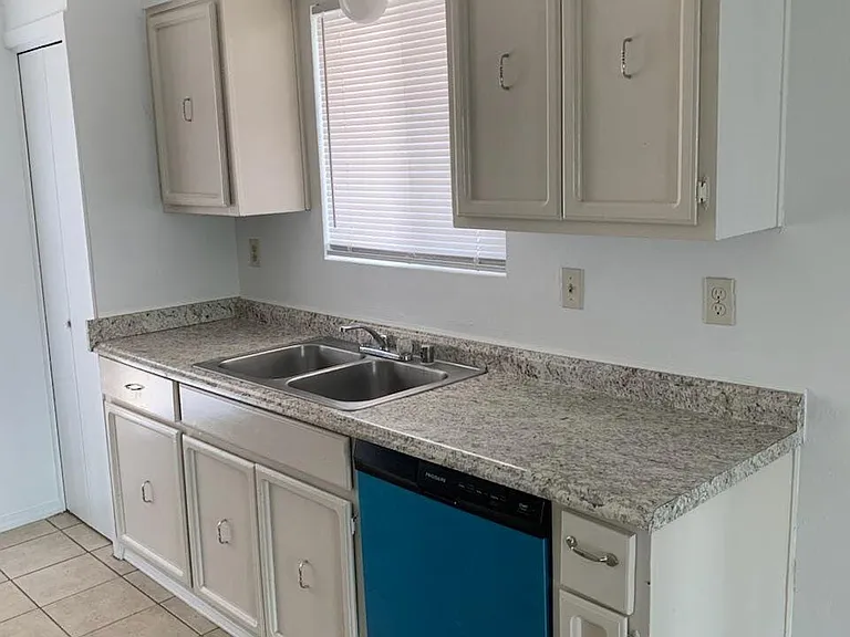3911 Moonlight Ave — Photo 8