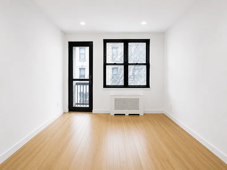 213 E 37th St #4K — Photo 2