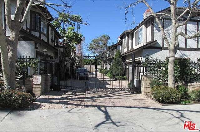 1st image of 4851 Hayvenhurst Ave