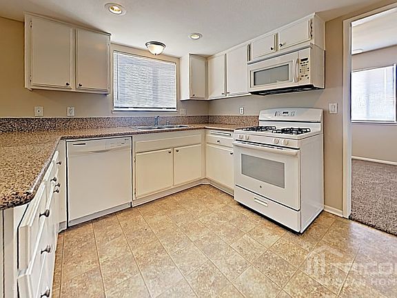 4th image of 14825 Cliffrose Ct