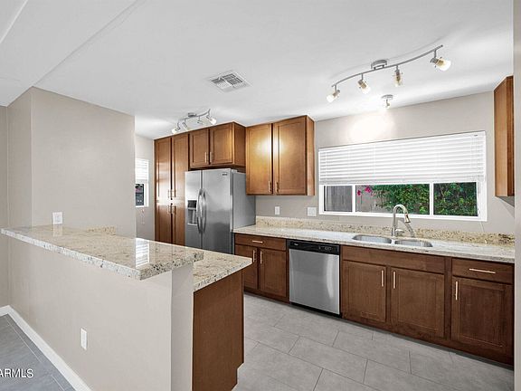 4th image of 925 W McDowell Rd Unit 105