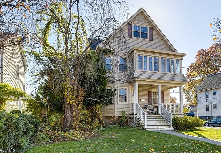 35 Burnside Ave #B — Photo 2