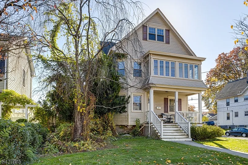 Building Photo - 35 Burnside Ave #B