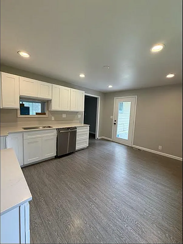 Kirkland SFH — Photo 1