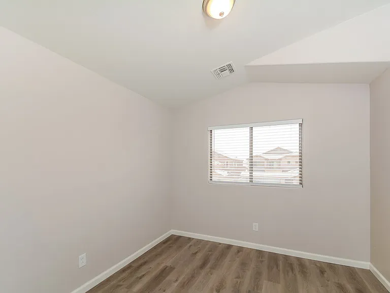 5648 W Southgate Ave — Photo 12