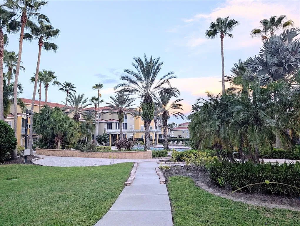 3 bed, 3.0 bath, 1559 sqft, $2,200 — Photo 3
