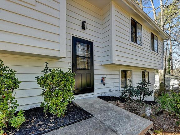 2nd image of 1018 Martin Rd